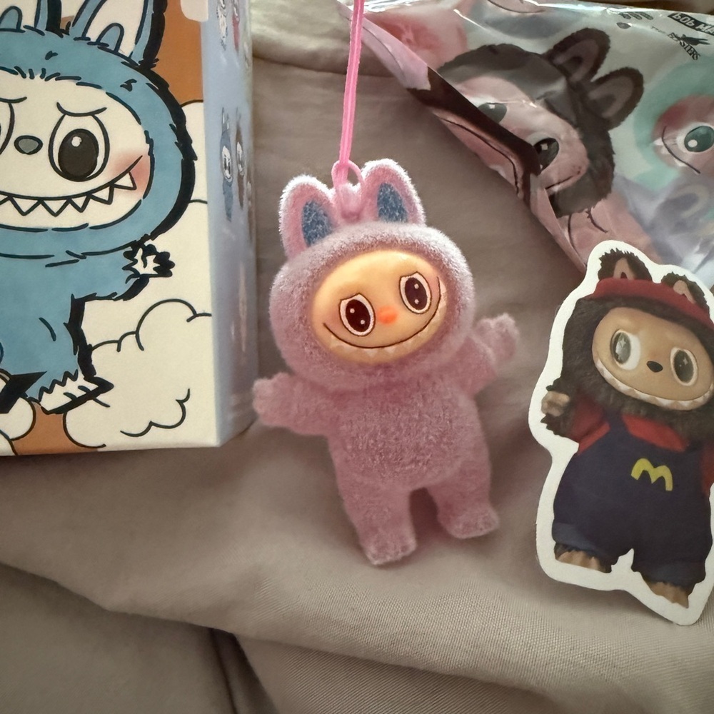 Pink labubu figurine flocked Toy Collection - Picture 2 of 7